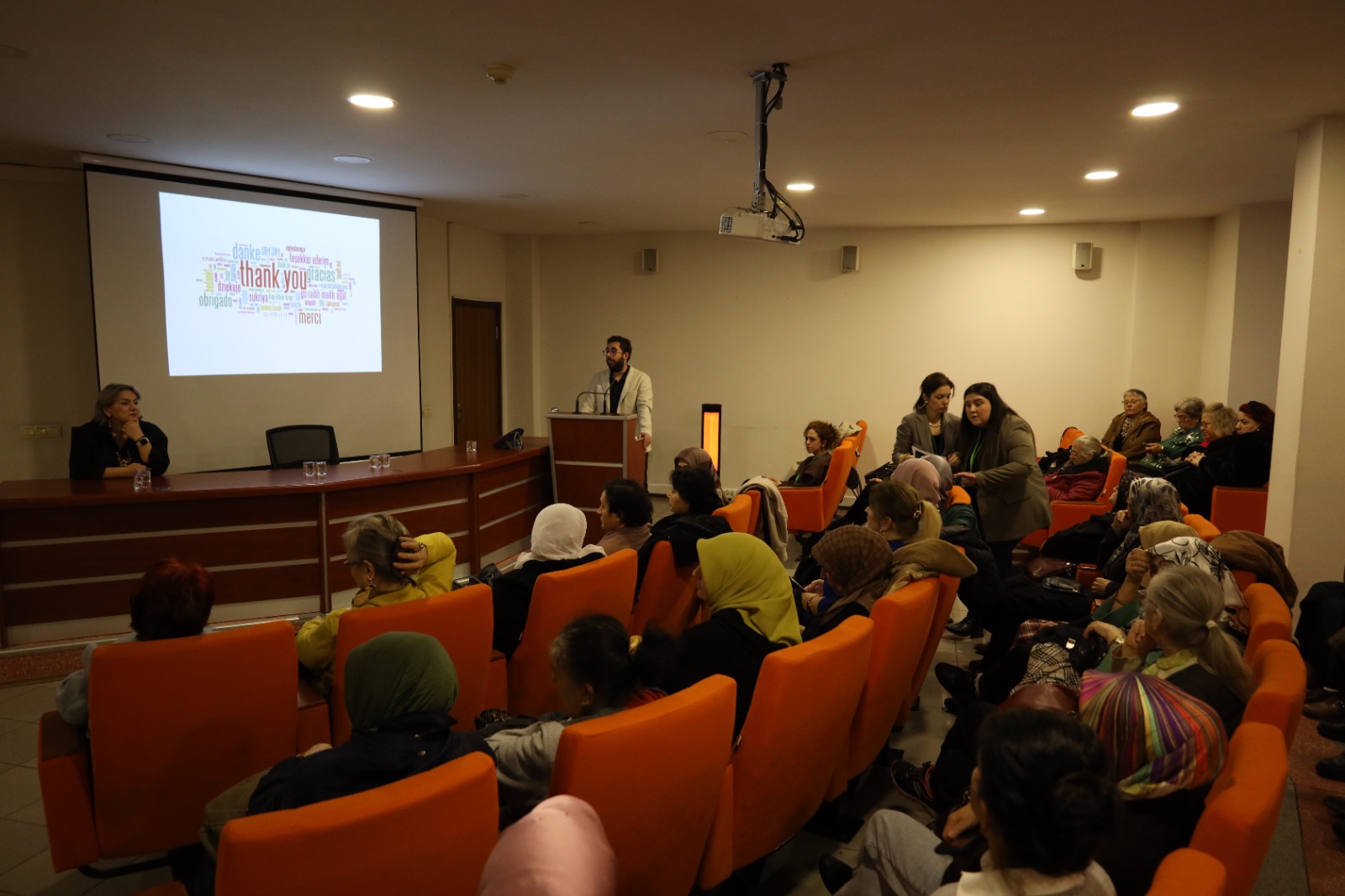 Asirlik çinarlar için _Saglikli Yas Alma Semineri_ düzenlendi (1)