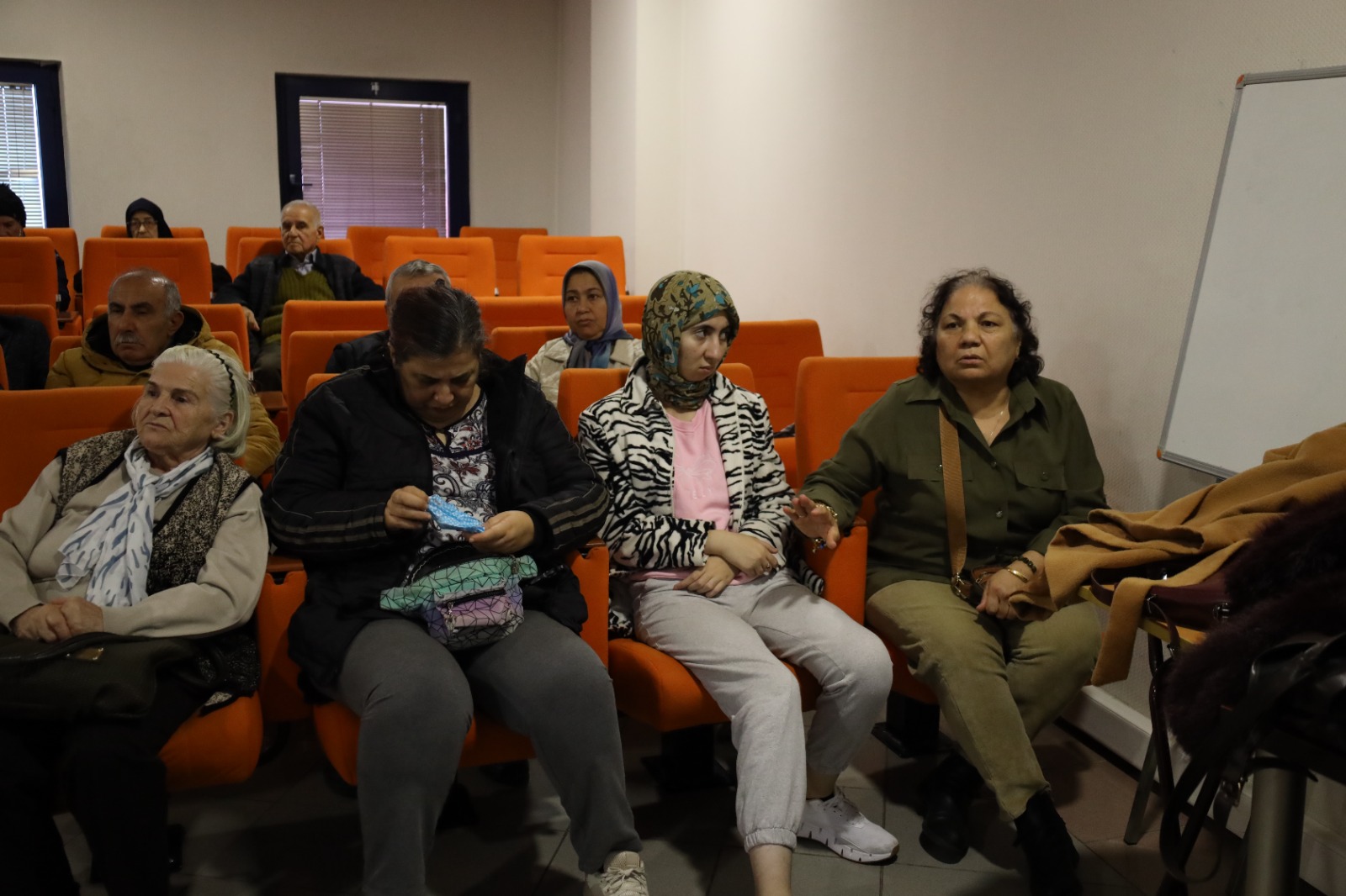 Asirlik çinarlar için _Saglikli Yas Alma Semineri_ düzenlendi (2)