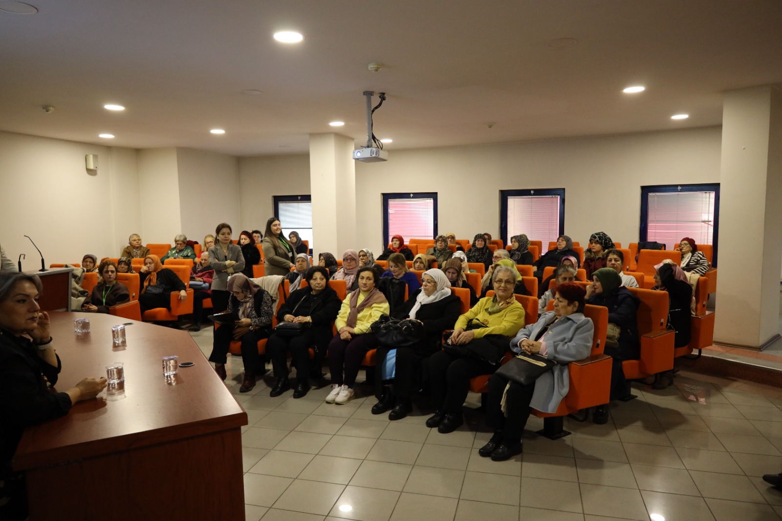 Asirlik çinarlar için _Saglikli Yas Alma Semineri_ düzenlendi (3)