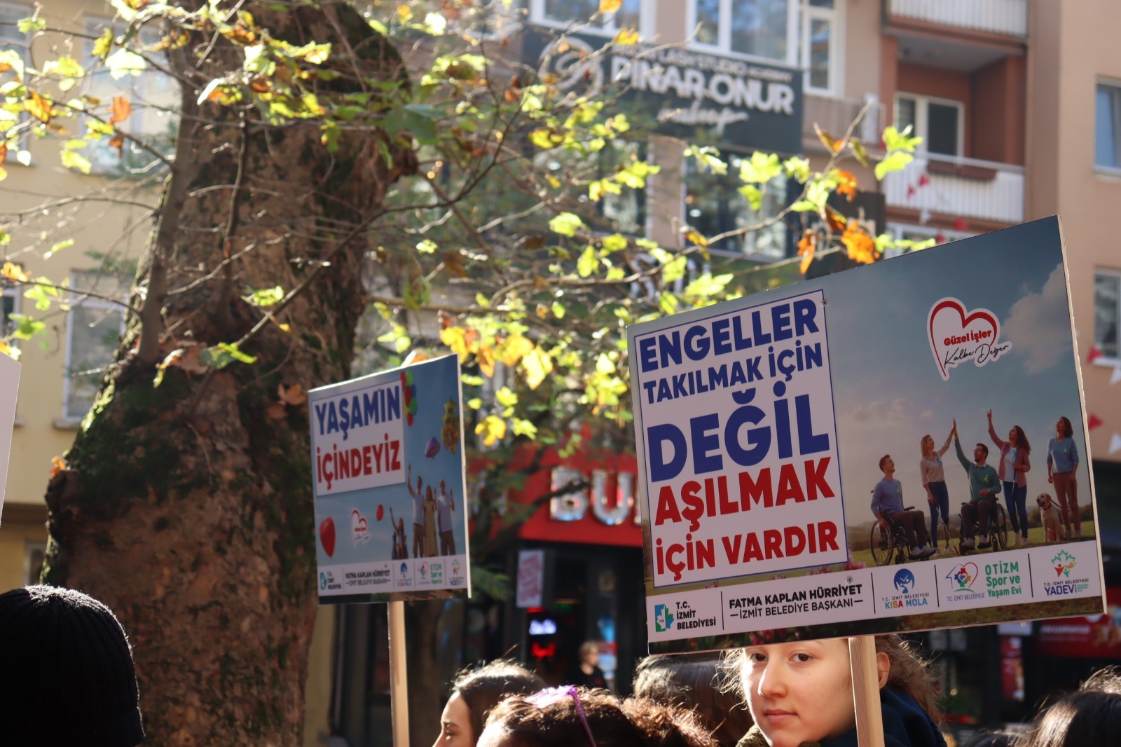 Belediye önünden başlayan kortej (1)