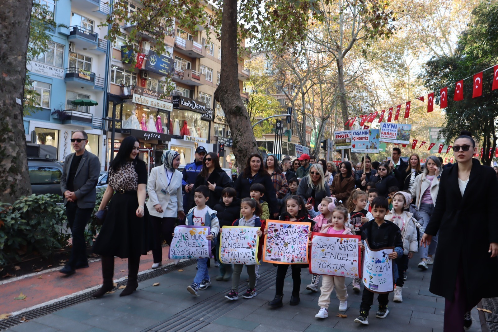 Belediye önünden başlayan kortej (4)