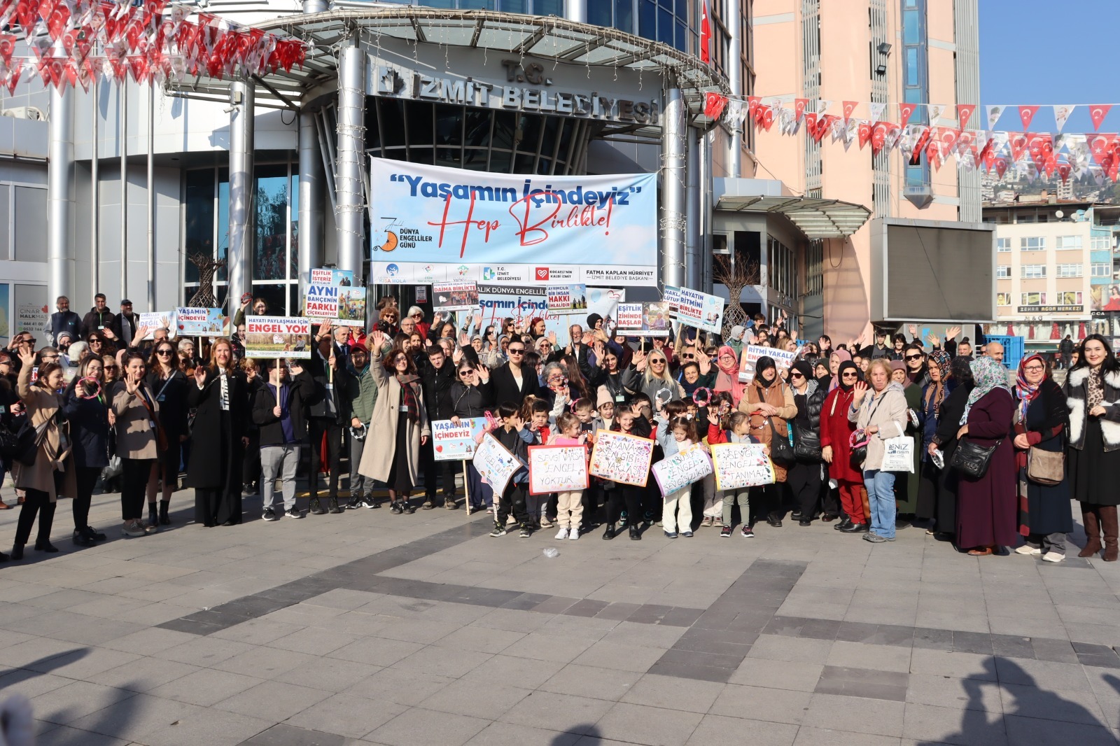 Belediye önünden başlayan kortej (5)