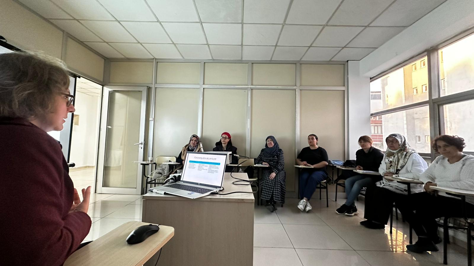 Engelsiz Ebeveyn Akademisi’nde Psikolojik Dayanıklılık ve Stres Yönetimi Eğitimi (2) Engelsiz Ebeveyn Akademisi’nde Psikolojik Dayanıklılık ve Stres Yönetimi Eğitimi (2)
