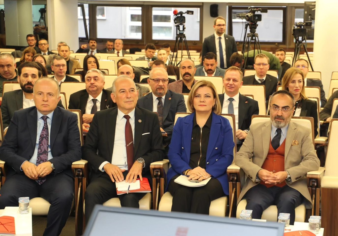 Fatma Baskan'dan adaletsiz pay dagilimina karsi kanun teklifi önerisi (4)