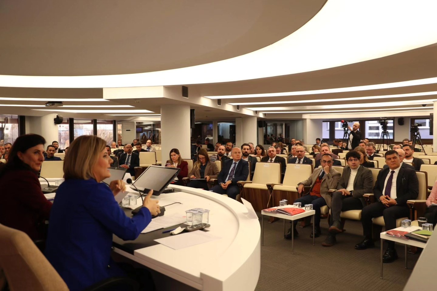 Fatma Baskan'dan adaletsiz pay dagilimina karsi kanun teklifi önerisi (7)