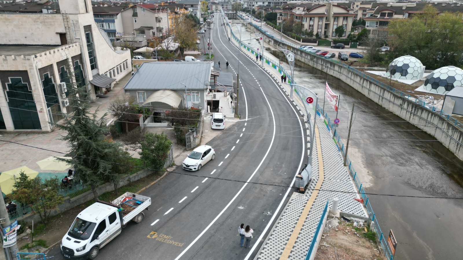 İzmit Belediyesi, İzmit’i ışıldayan ve düzenli caddelerle güzelleştiriyor (10)