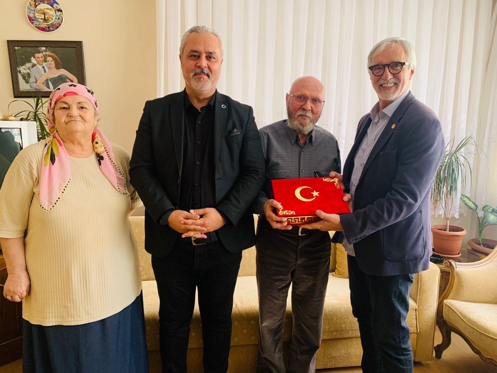 Izmit Belediyesinden Derince'de Kibris gazilerine anlamli ziyaret (1)