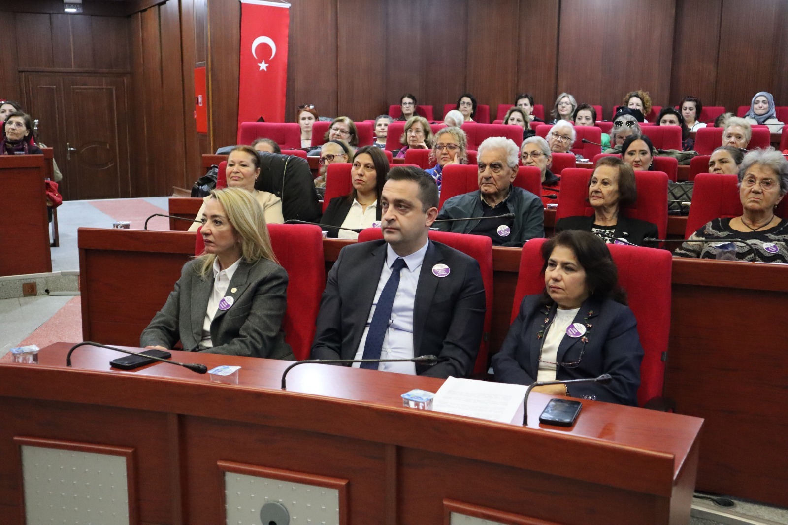 Izmit'te 5 Aralik Kadin Haklari Paneli (1) Izmit'te 5 Aralik Kadin Haklari Paneli (1)