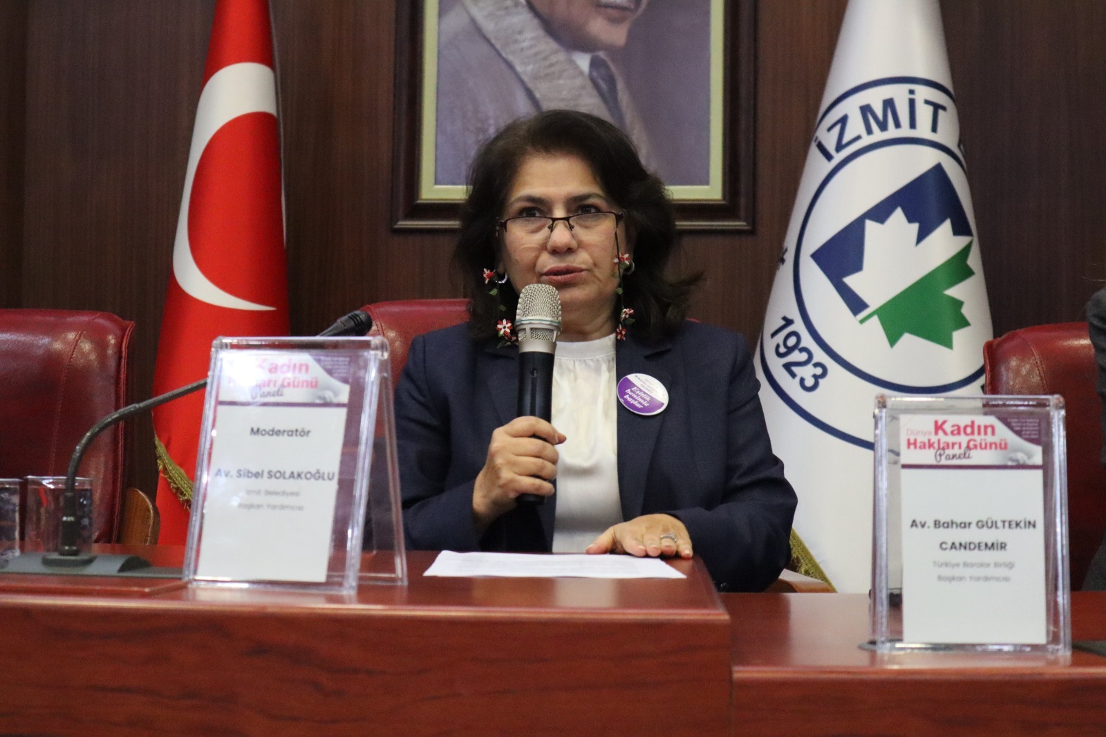 Izmit'te 5 Aralik Kadin Haklari Paneli (11) Izmit'te 5 Aralik Kadin Haklari Paneli (11)