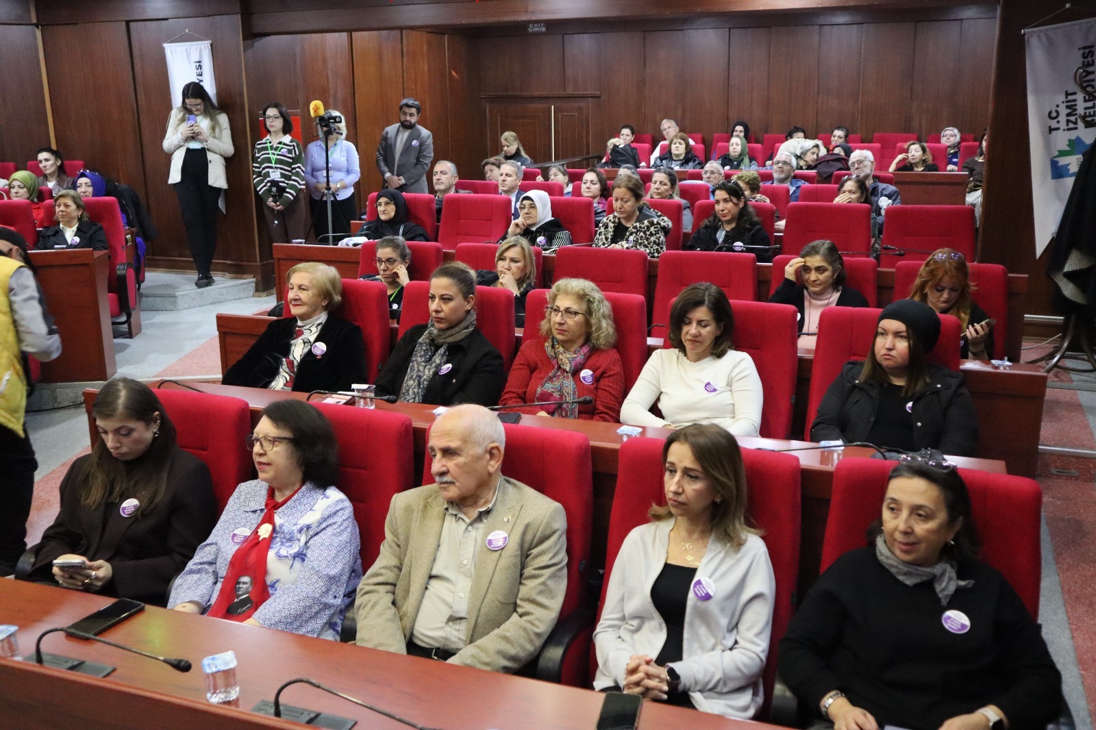 Izmit'te 5 Aralik Kadin Haklari Paneli (12) Izmit'te 5 Aralik Kadin Haklari Paneli (12)