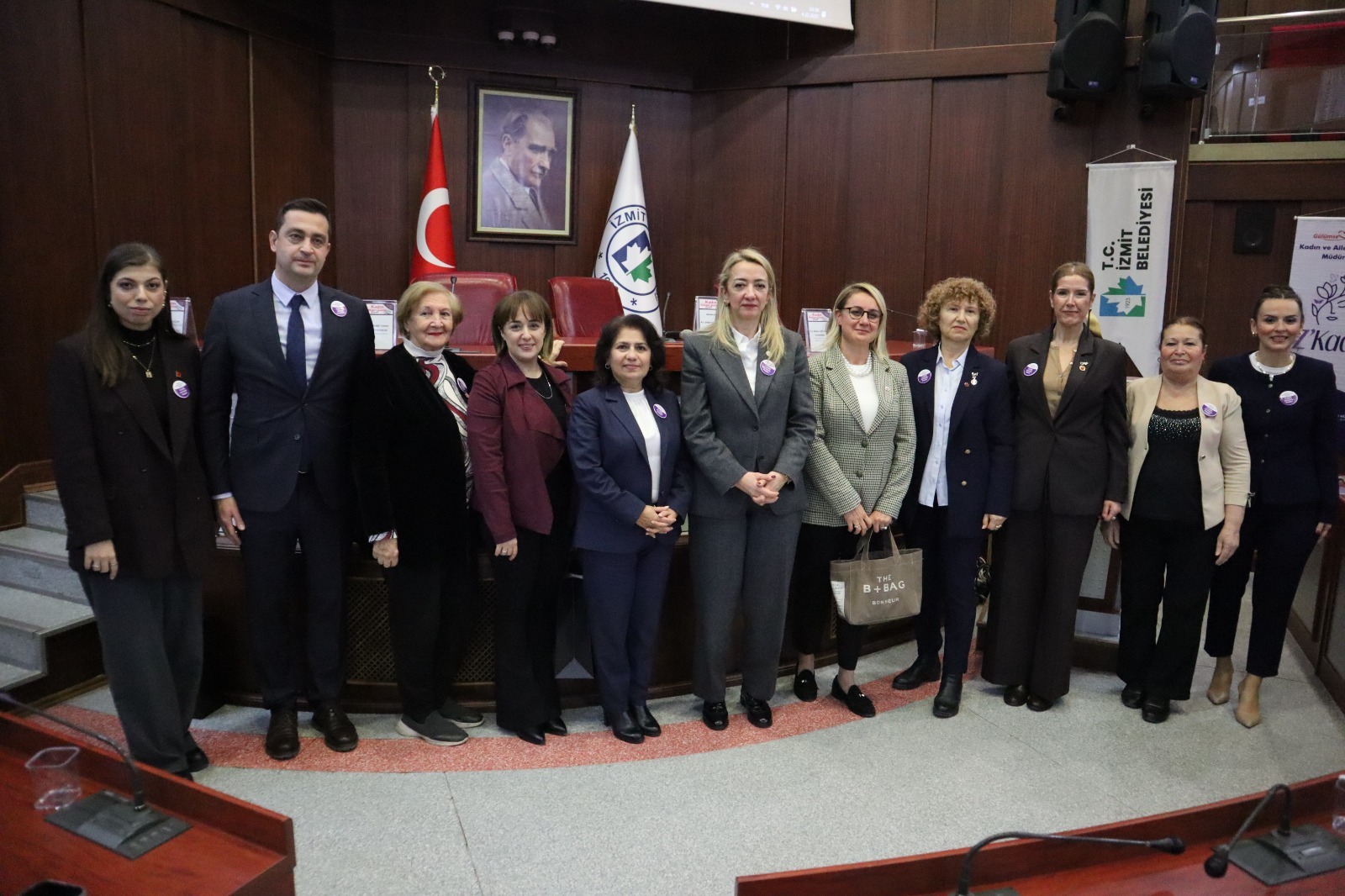 Izmit'te 5 Aralik Kadin Haklari Paneli (14) Izmit'te 5 Aralik Kadin Haklari Paneli (14)