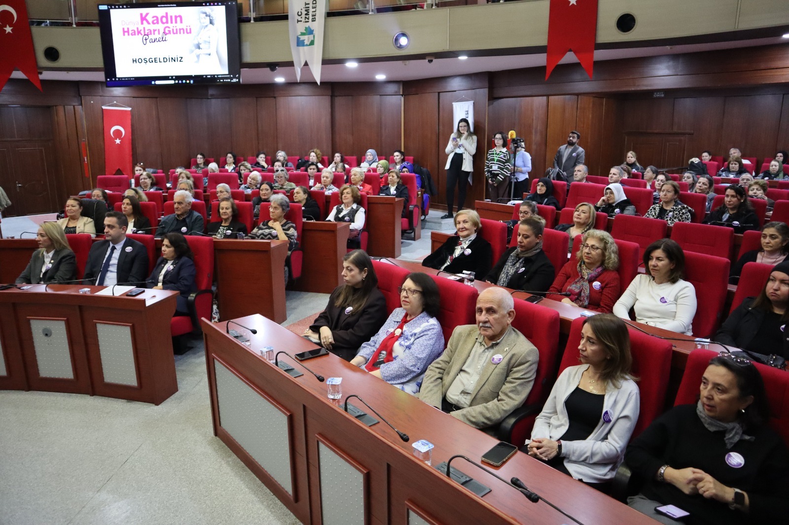 Izmit'te 5 Aralik Kadin Haklari Paneli (3) Izmit'te 5 Aralik Kadin Haklari Paneli (3)