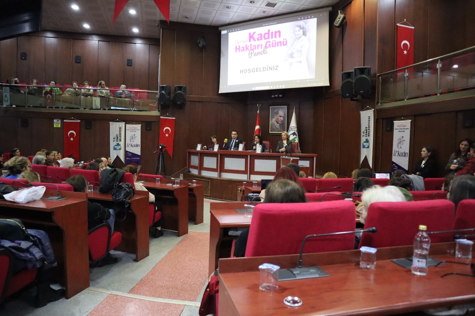 Izmit'te 5 Aralik Kadin Haklari Paneli (4) Izmit'te 5 Aralik Kadin Haklari Paneli (4)