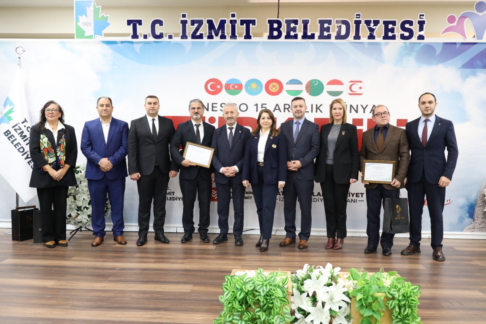 İzmit’te Dünya Türk Dili Ailesi Günü anlamlı bir programla kutlandı (12) İzmit’te Dünya Türk Dili Ailesi Günü anlamlı bir programla kutlandı (12)