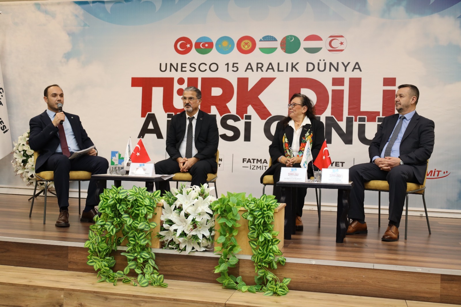 İzmit’te Dünya Türk Dili Ailesi Günü anlamlı bir programla kutlandı (13) İzmit’te Dünya Türk Dili Ailesi Günü anlamlı bir programla kutlandı (13)