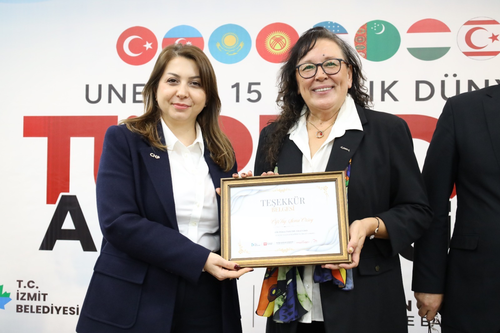 İzmit’te Dünya Türk Dili Ailesi Günü anlamlı bir programla kutlandı (16) İzmit’te Dünya Türk Dili Ailesi Günü anlamlı bir programla kutlandı (16)