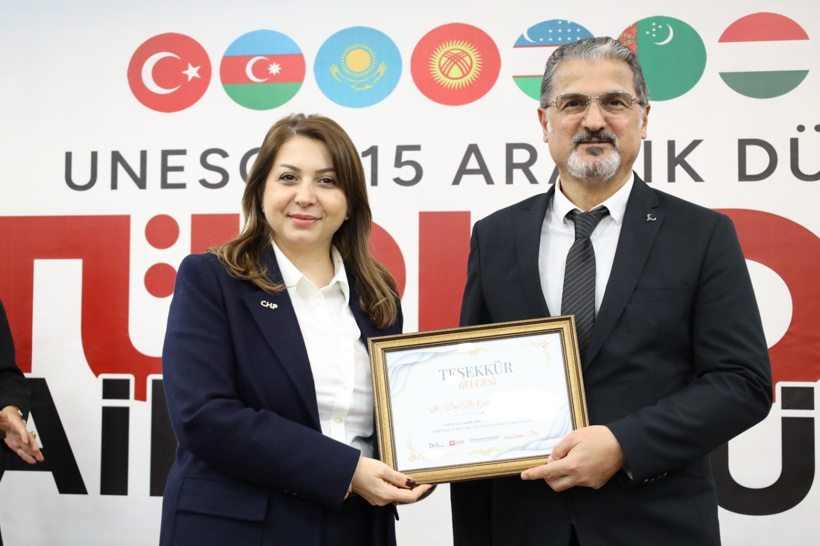 İzmit’te Dünya Türk Dili Ailesi Günü anlamlı bir programla kutlandı (4) İzmit’te Dünya Türk Dili Ailesi Günü anlamlı bir programla kutlandı (4)