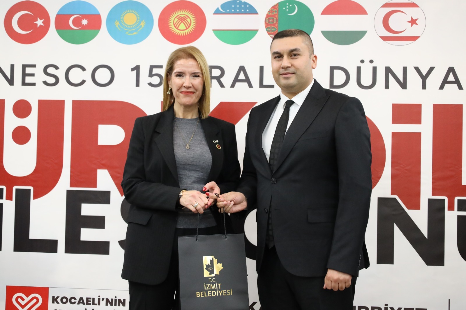İzmit’te Dünya Türk Dili Ailesi Günü anlamlı bir programla kutlandı (5) İzmit’te Dünya Türk Dili Ailesi Günü anlamlı bir programla kutlandı (5)