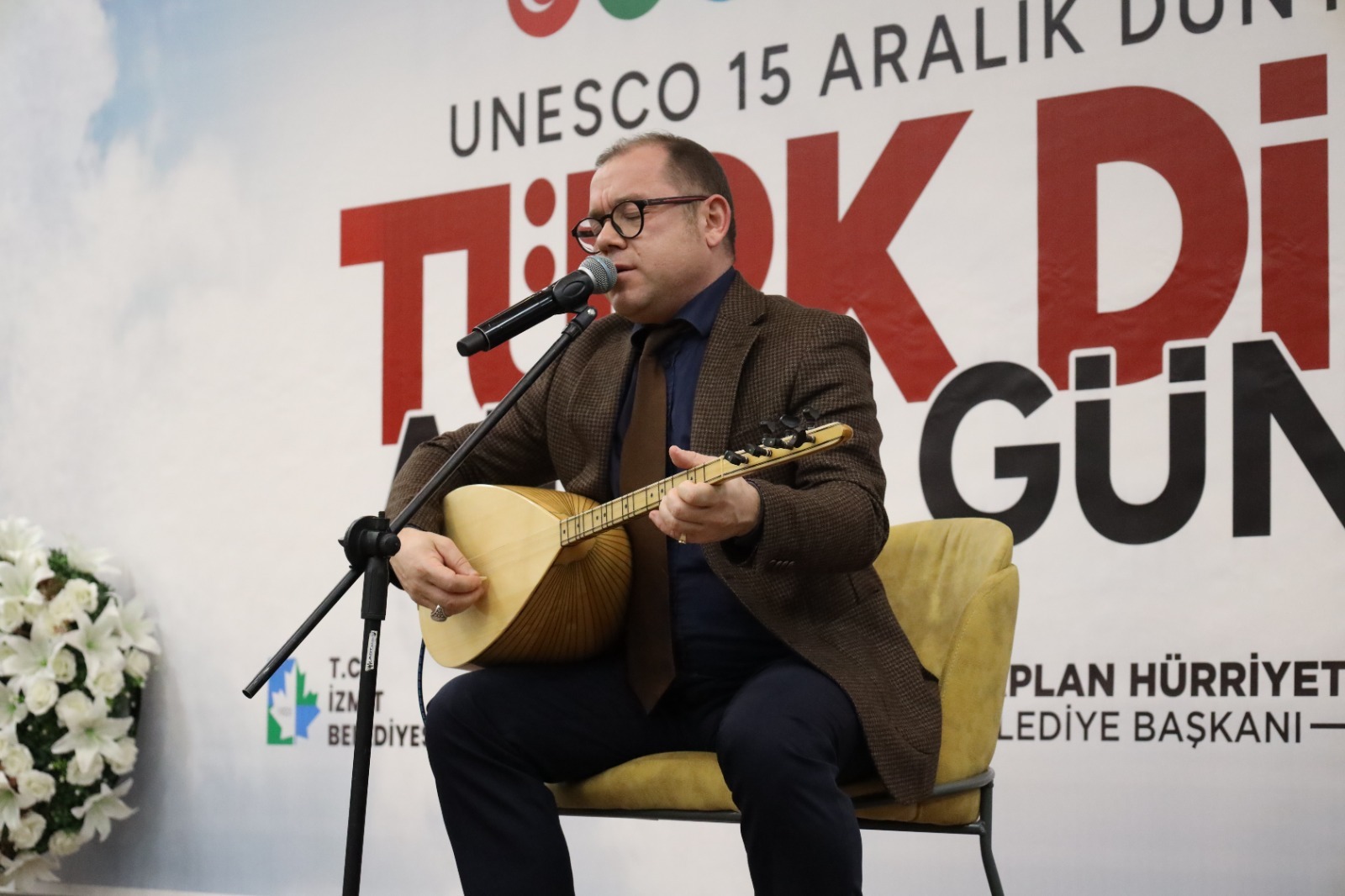 İzmit’te Dünya Türk Dili Ailesi Günü anlamlı bir programla kutlandı (8) İzmit’te Dünya Türk Dili Ailesi Günü anlamlı bir programla kutlandı (8)