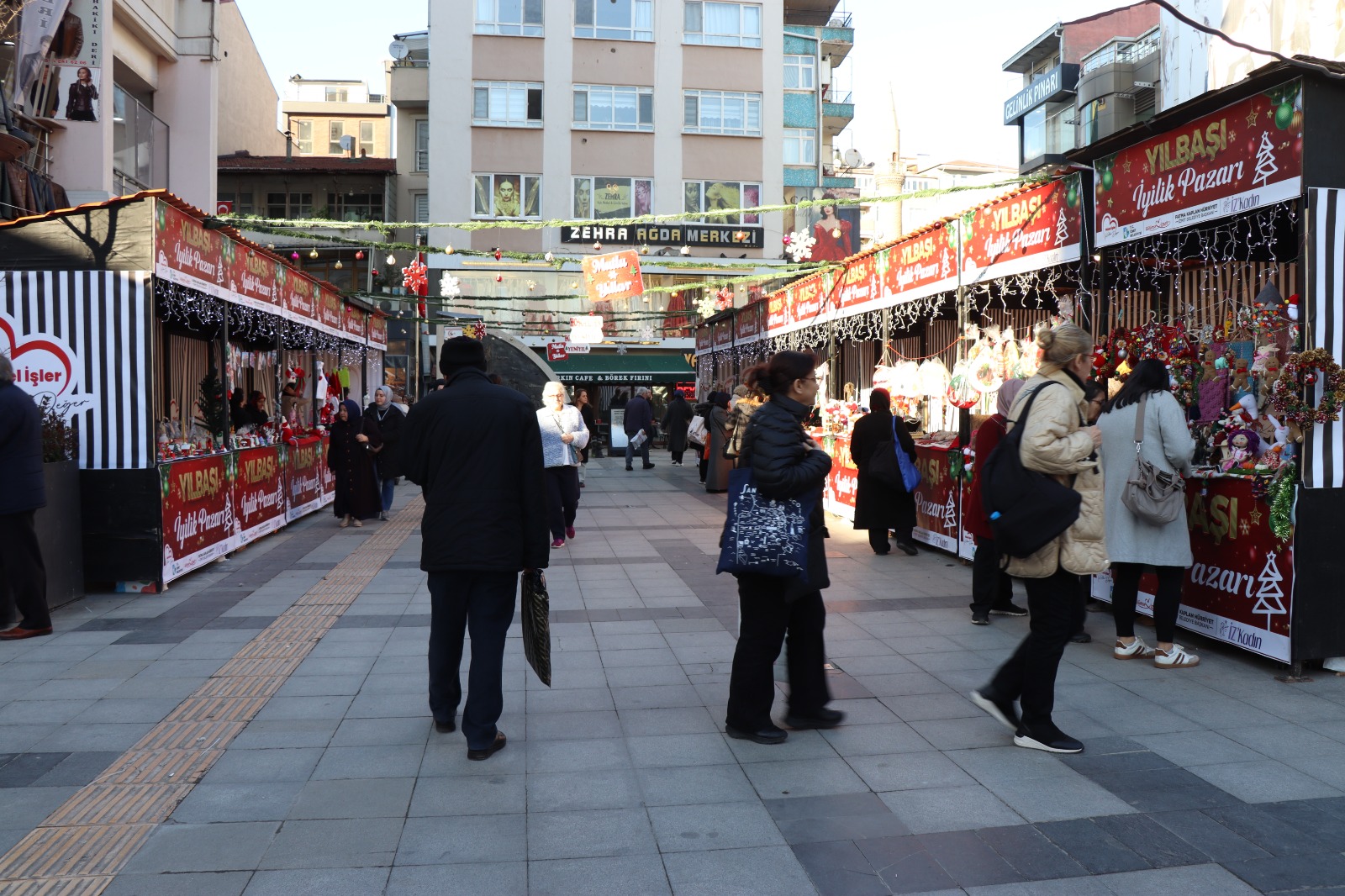 İzmit’te Yılbaşı İyilik Pazarı başladı (1)