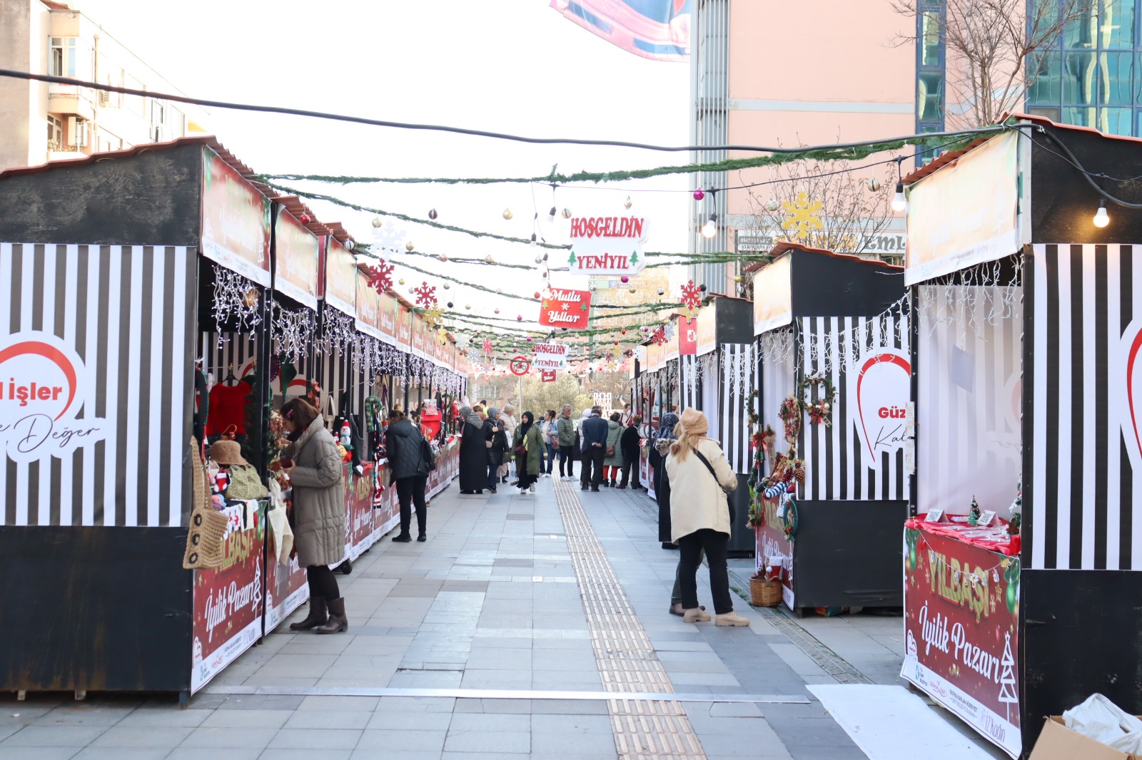 İzmit’te Yılbaşı İyilik Pazarı başladı (10)