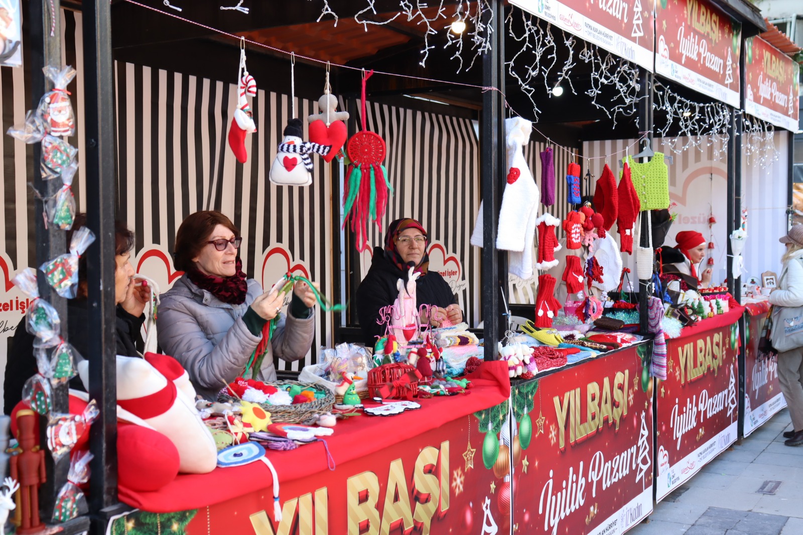 İzmit’te Yılbaşı İyilik Pazarı başladı (11)