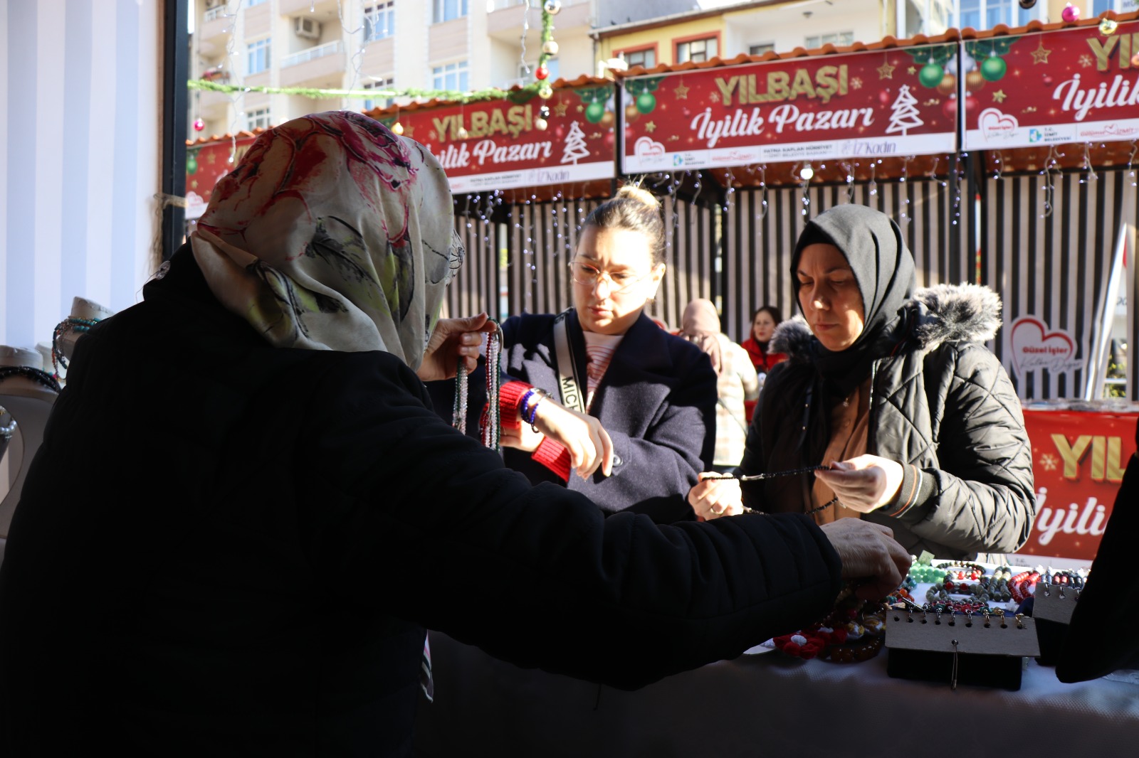 İzmit’te Yılbaşı İyilik Pazarı başladı (13)
