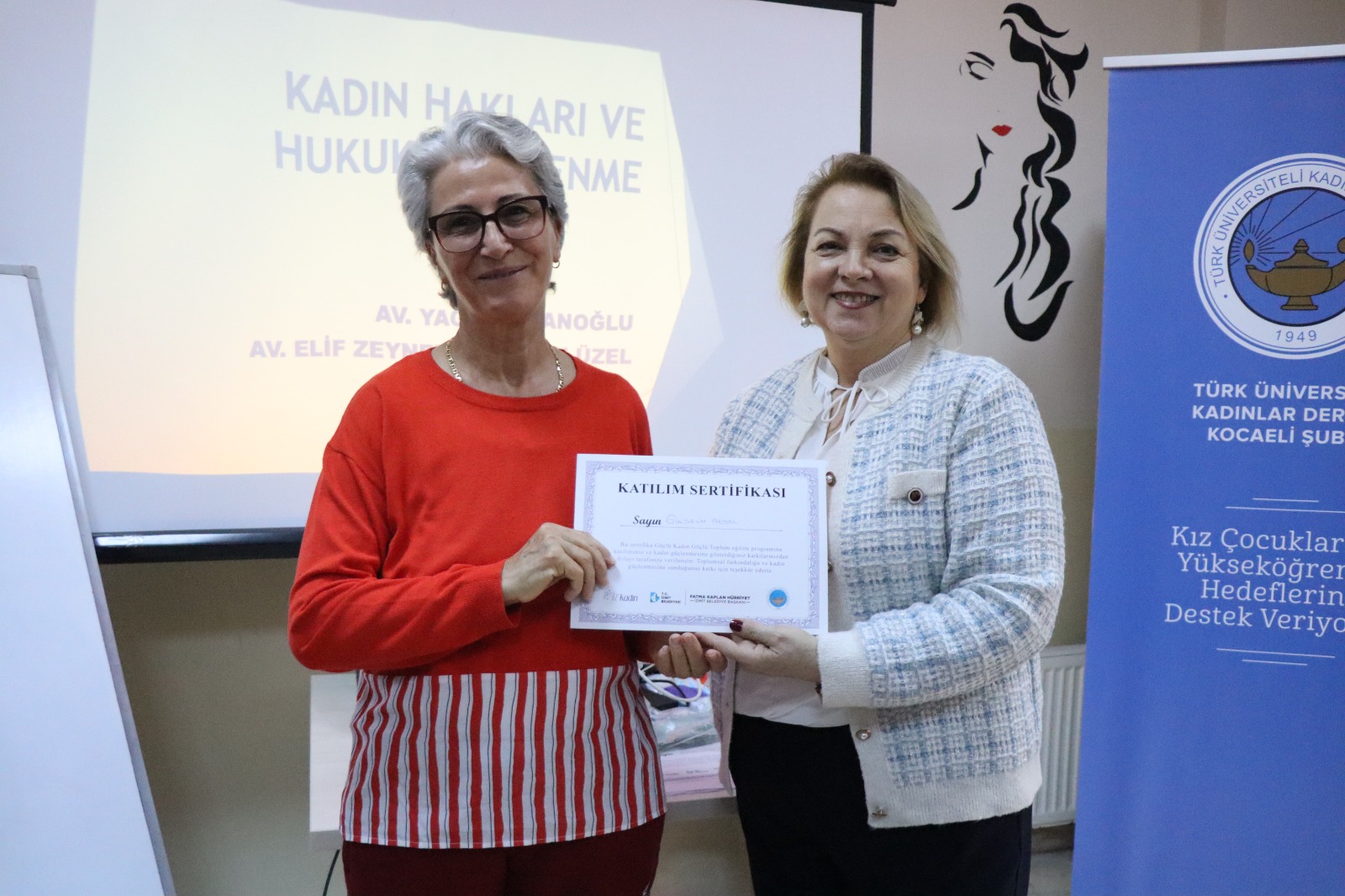 Programı tamamlayan kadınlara sertifikaları takdim edildi (2)