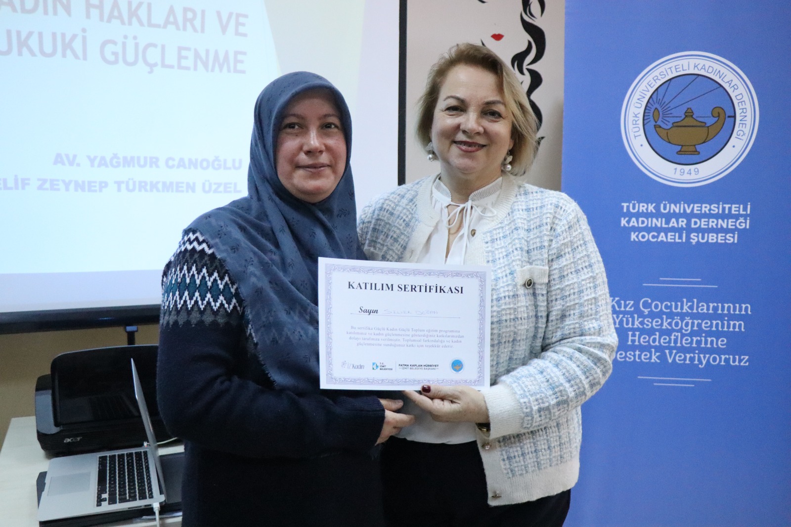 Programı tamamlayan kadınlara sertifikaları takdim edildi (5)