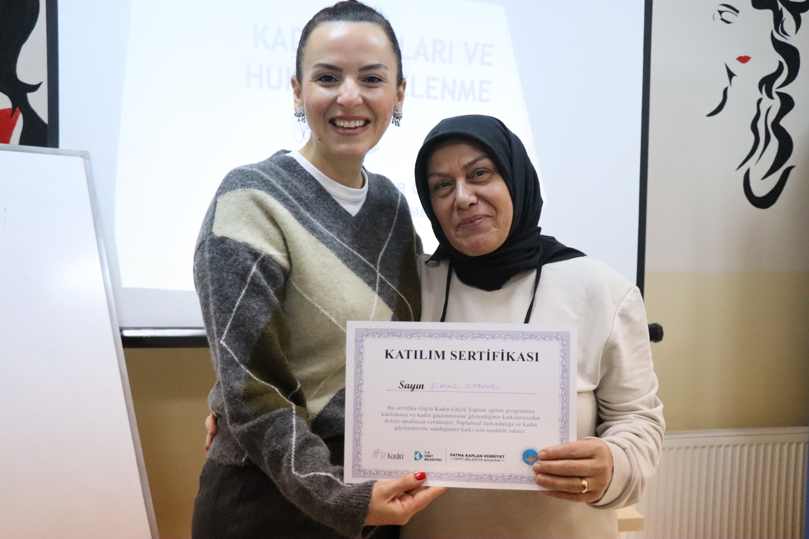 Programı tamamlayan kadınlara sertifikaları takdim edildi (6)