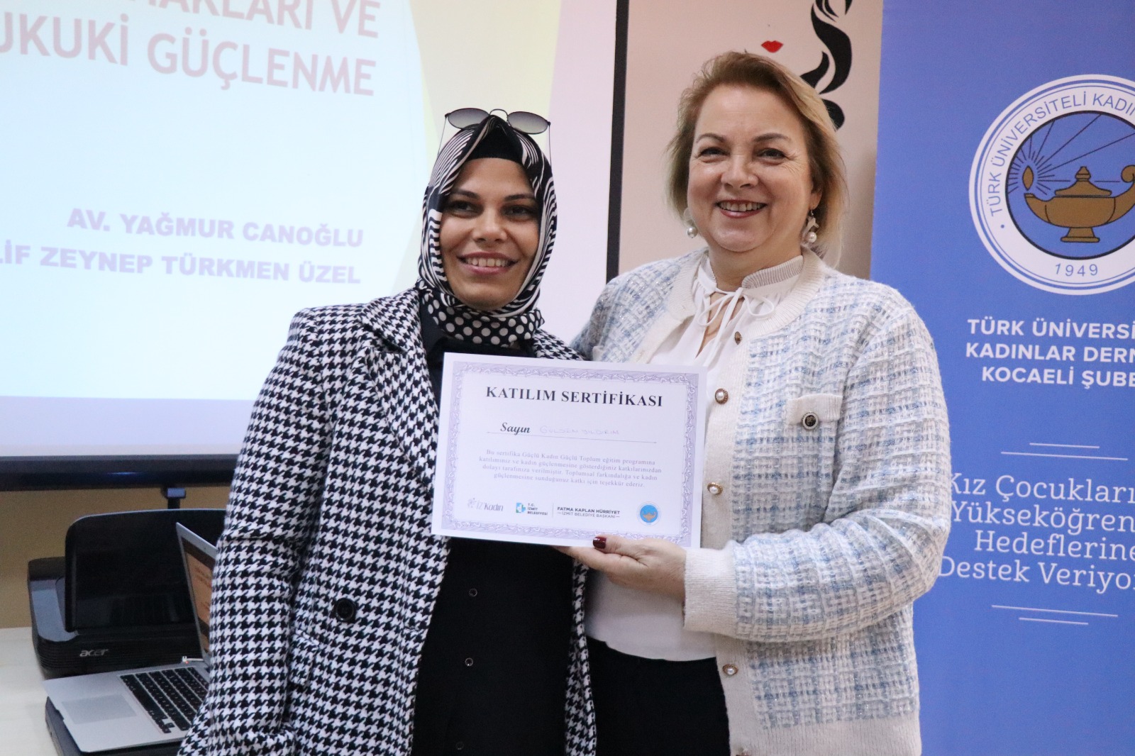 Programı tamamlayan kadınlara sertifikaları takdim edildi (7)