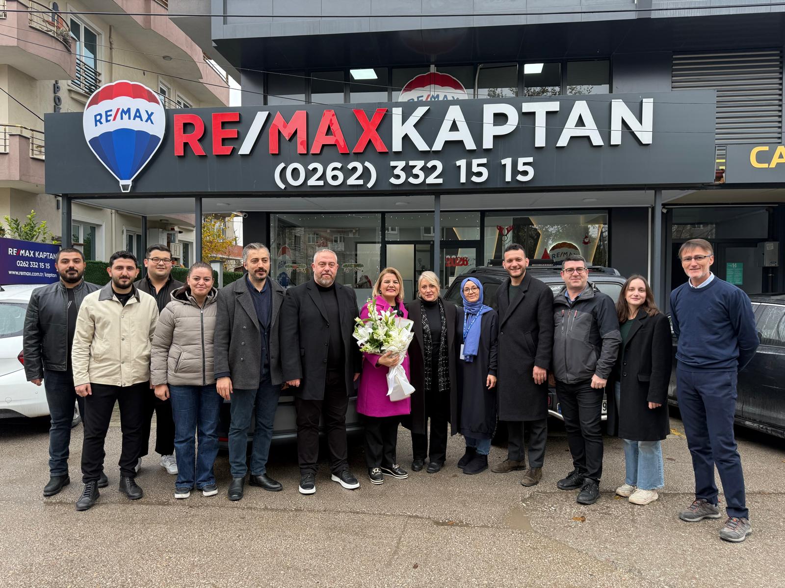 Başkan Hürriyet esnafla hatıra fotoğrafı