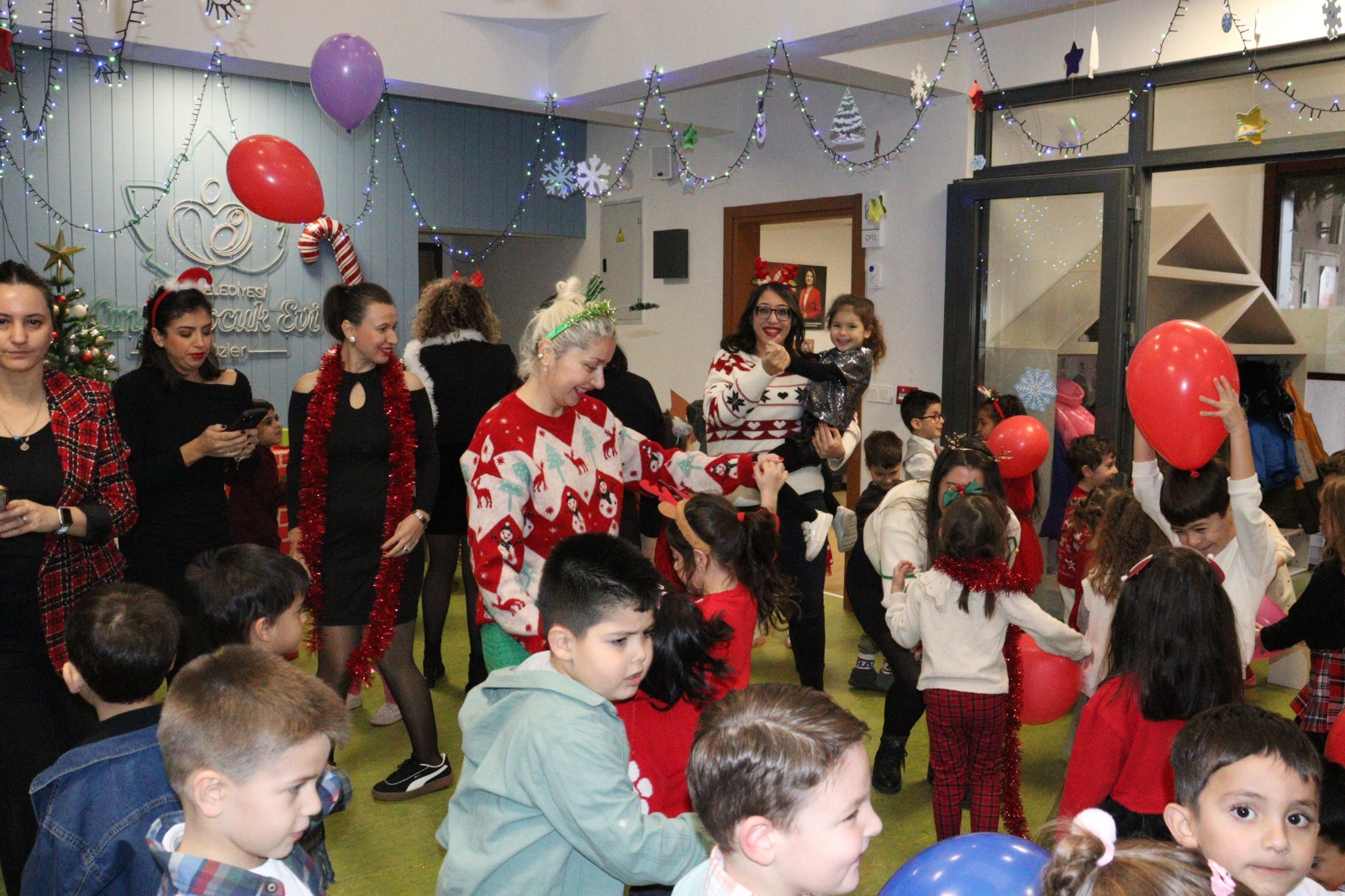 Çınar Çocuk Evleri’nde renkli yılbaşı kutlaması (11)