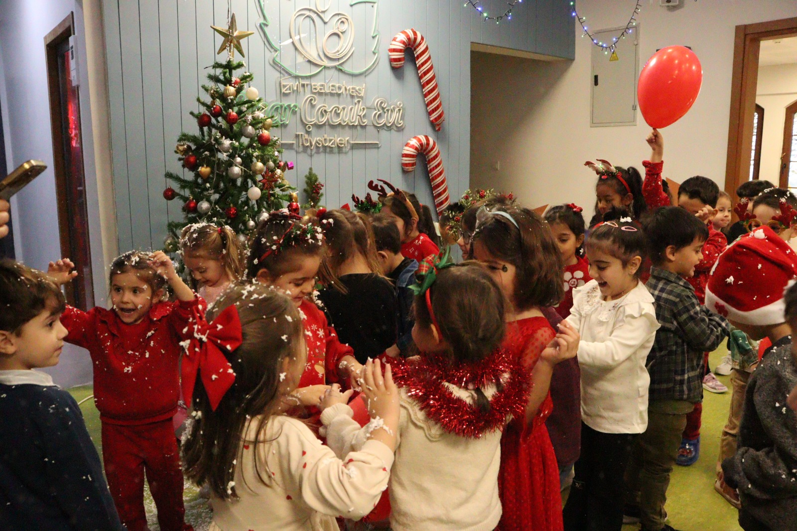 Çınar Çocuk Evleri’nde renkli yılbaşı kutlaması (3)