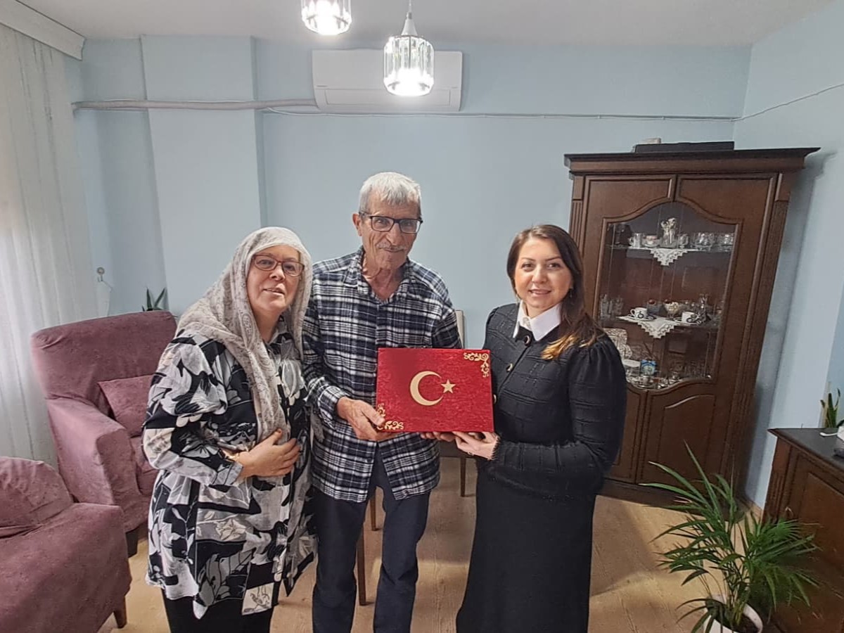 İzmit Belediyesi, kahraman gazilerimize vefa ziyaretlerini sürdürüyor (1)