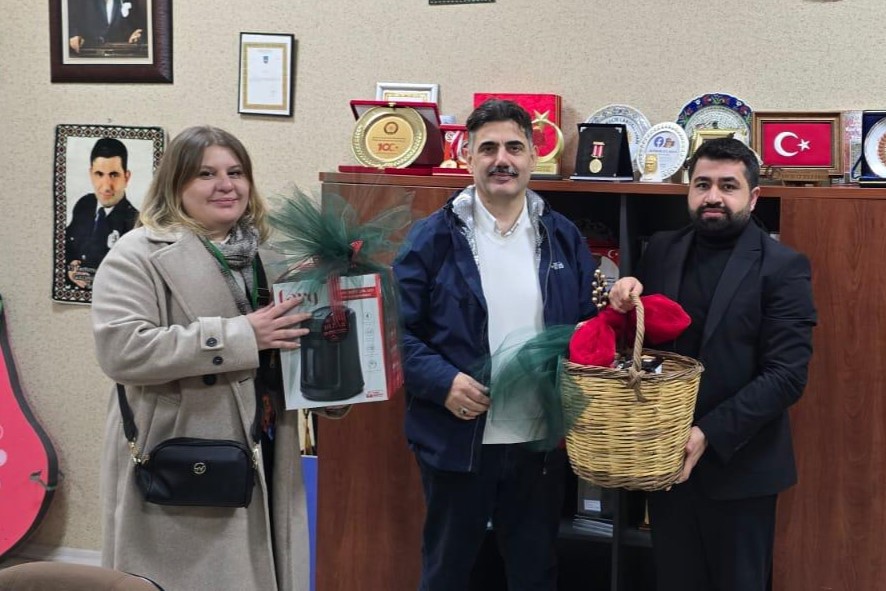 Izmit Belediyesi yeni yilda da saglikçilar ve Kolluk Kuvvetlerini unutmadi (1)