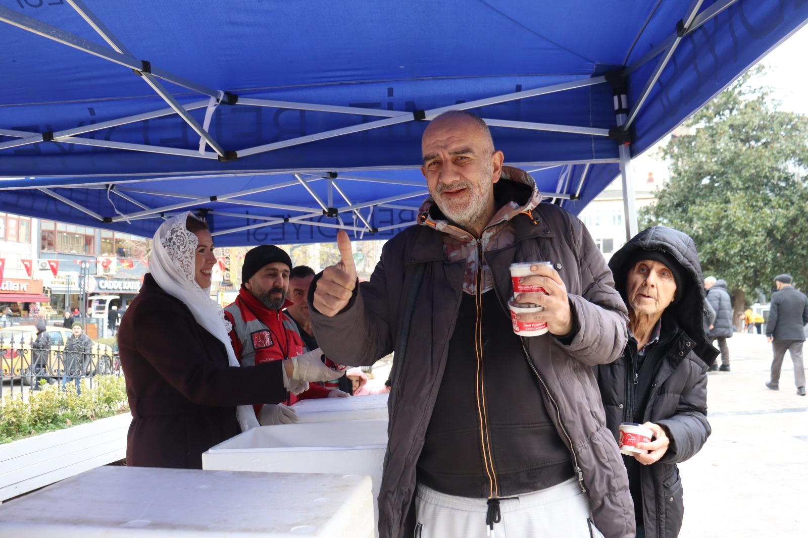 Izmit Belediyesinden Miraç Kandili'nde helva ikrami (3)