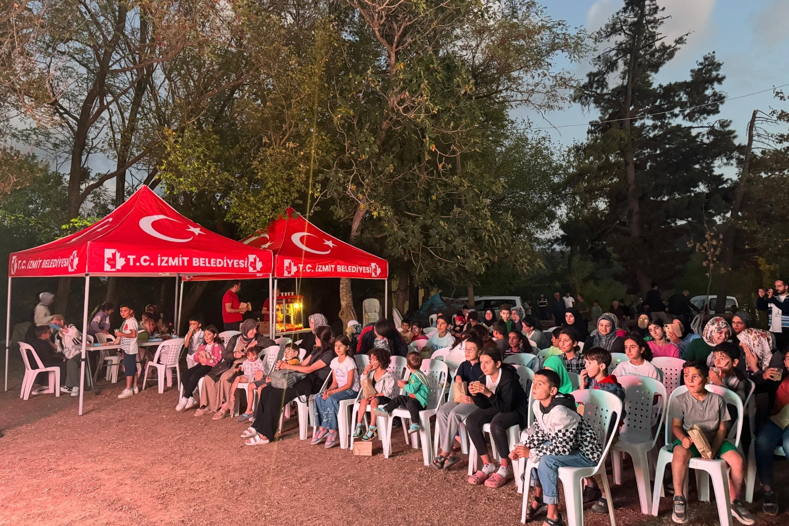 İzmit’in Halkla İlişkileri 150 binden fazla vatandaşa dokundu (6) İzmit’in Halkla İlişkileri 150 binden fazla vatandaşa dokundu (6)