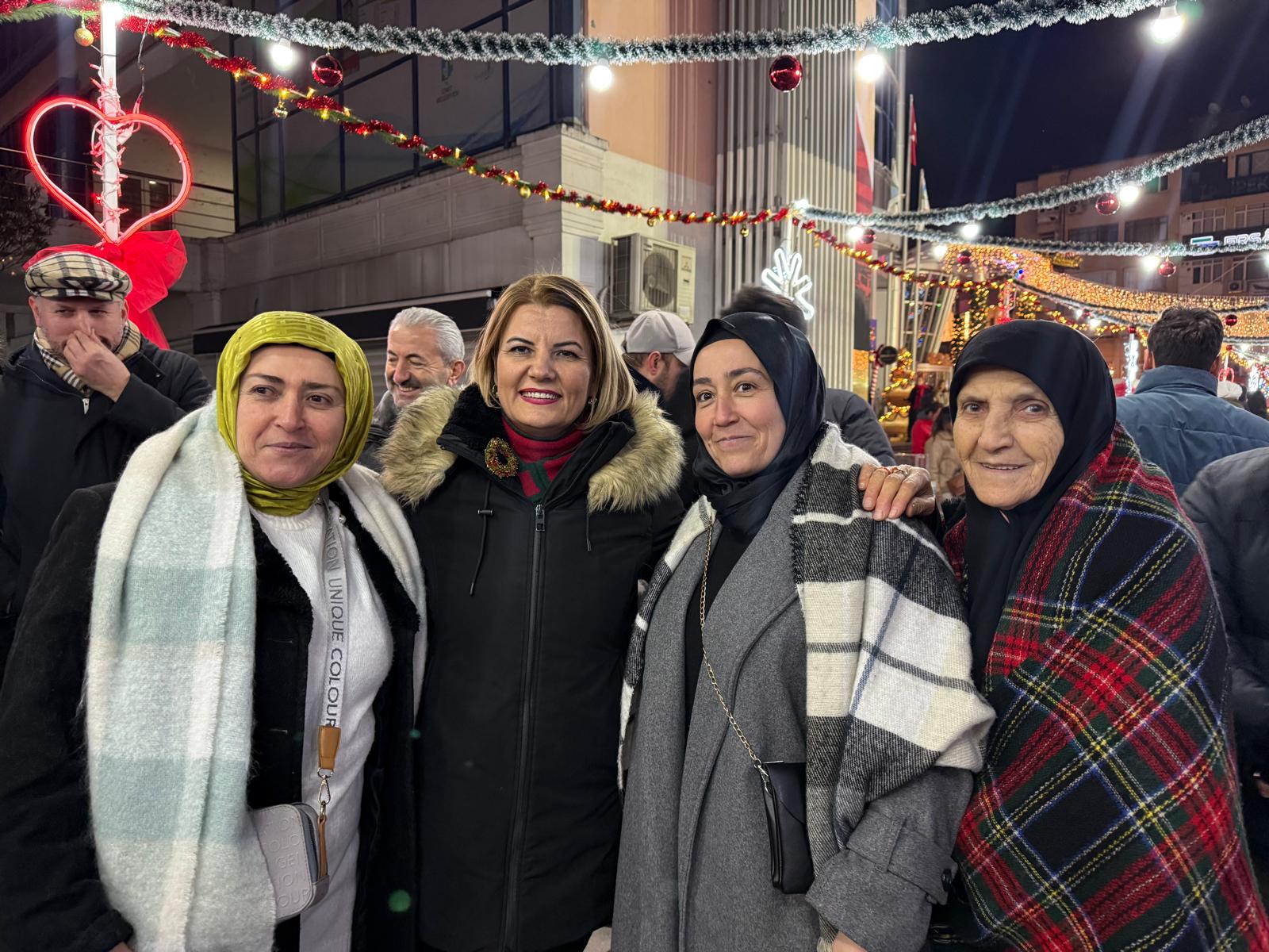 Izmitliler 2026'ya Belsa Meydaninda `Merhaba' dedi (5) Izmitliler 2026'ya Belsa Meydaninda `Merhaba' dedi (5)