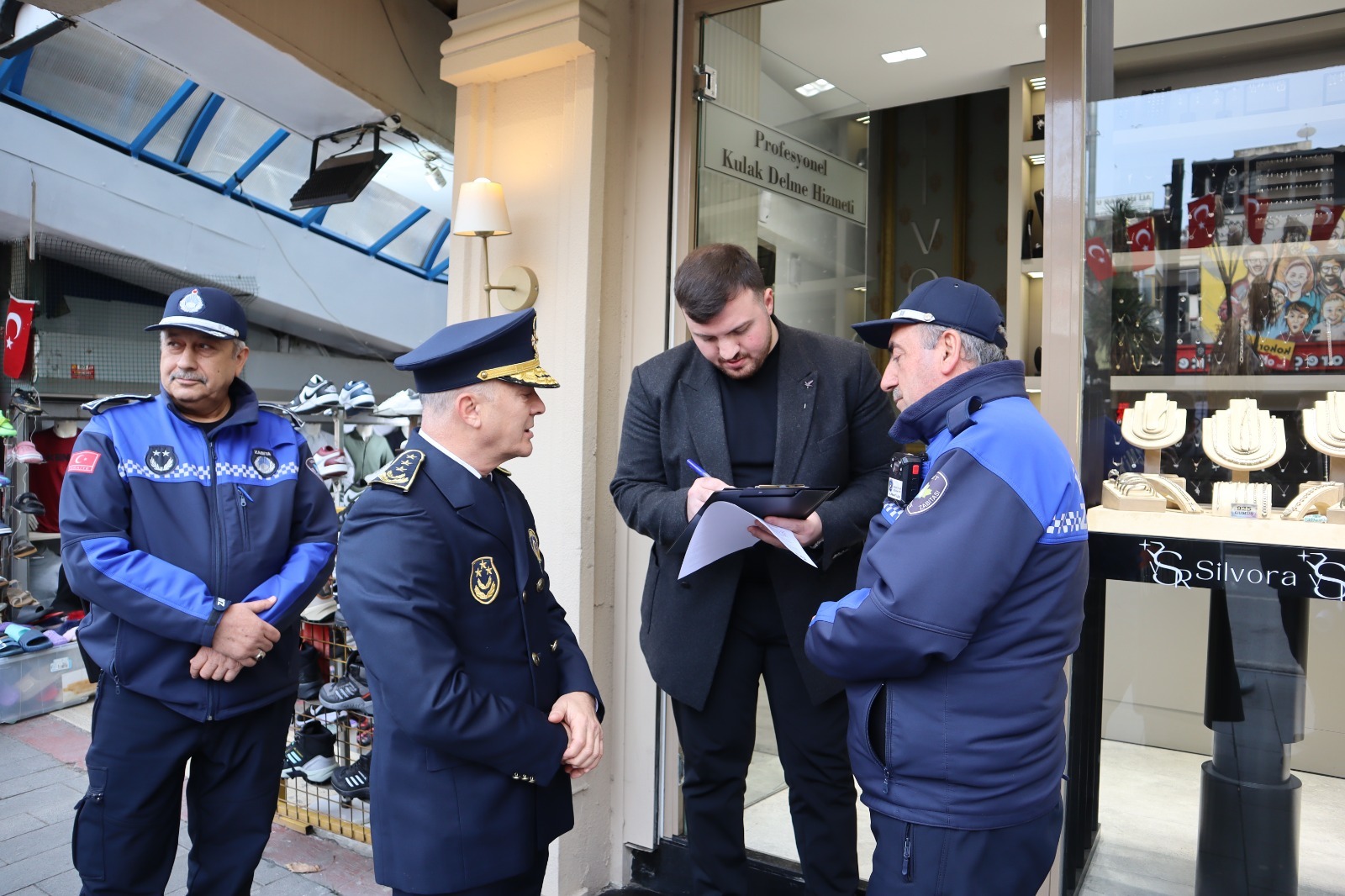 Izmit'te kamu alani isgallerine siki denetim (4)