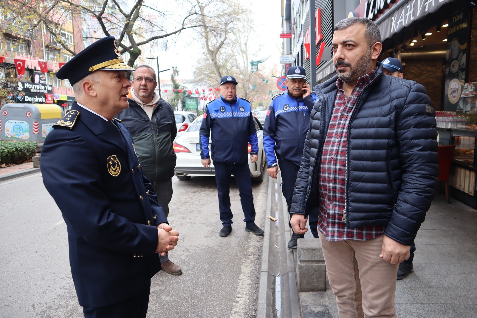 Izmit'te kamu alani isgallerine siki denetim (6)