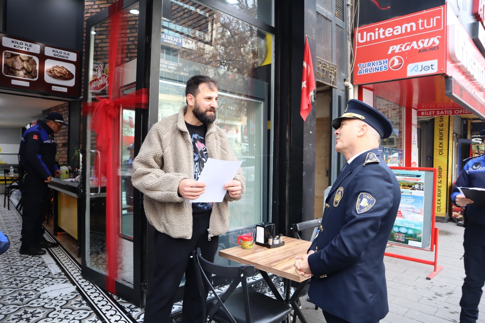 Izmit'te kamu alani isgallerine siki denetim (7)