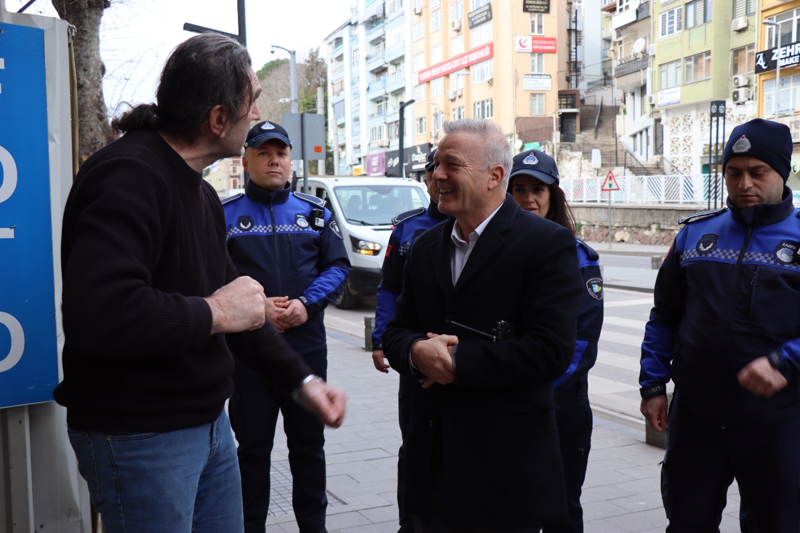 İzmit’te kamu alanı işgallerine sıkı denetim sürüyor (10) İzmit’te kamu alanı işgallerine sıkı denetim sürüyor (10)
