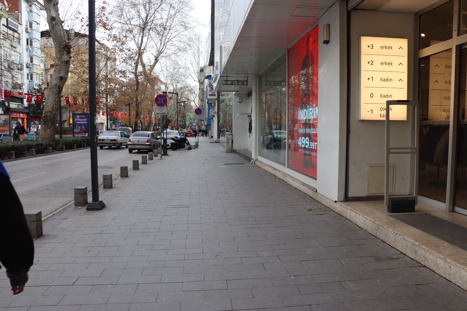 İzmit’te kamu alanı işgallerine sıkı denetim sürüyor (4) İzmit’te kamu alanı işgallerine sıkı denetim sürüyor (4)