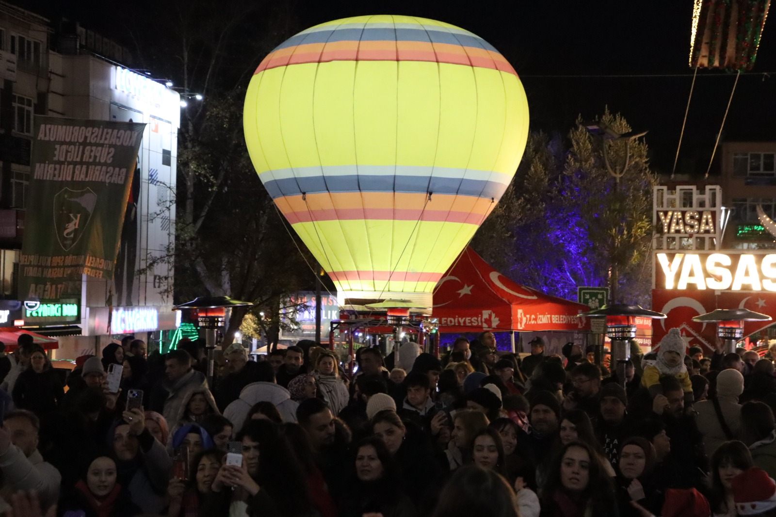 Izmitte yilbasi etkinlikleri ziyaretçi akinina ugradi (10)