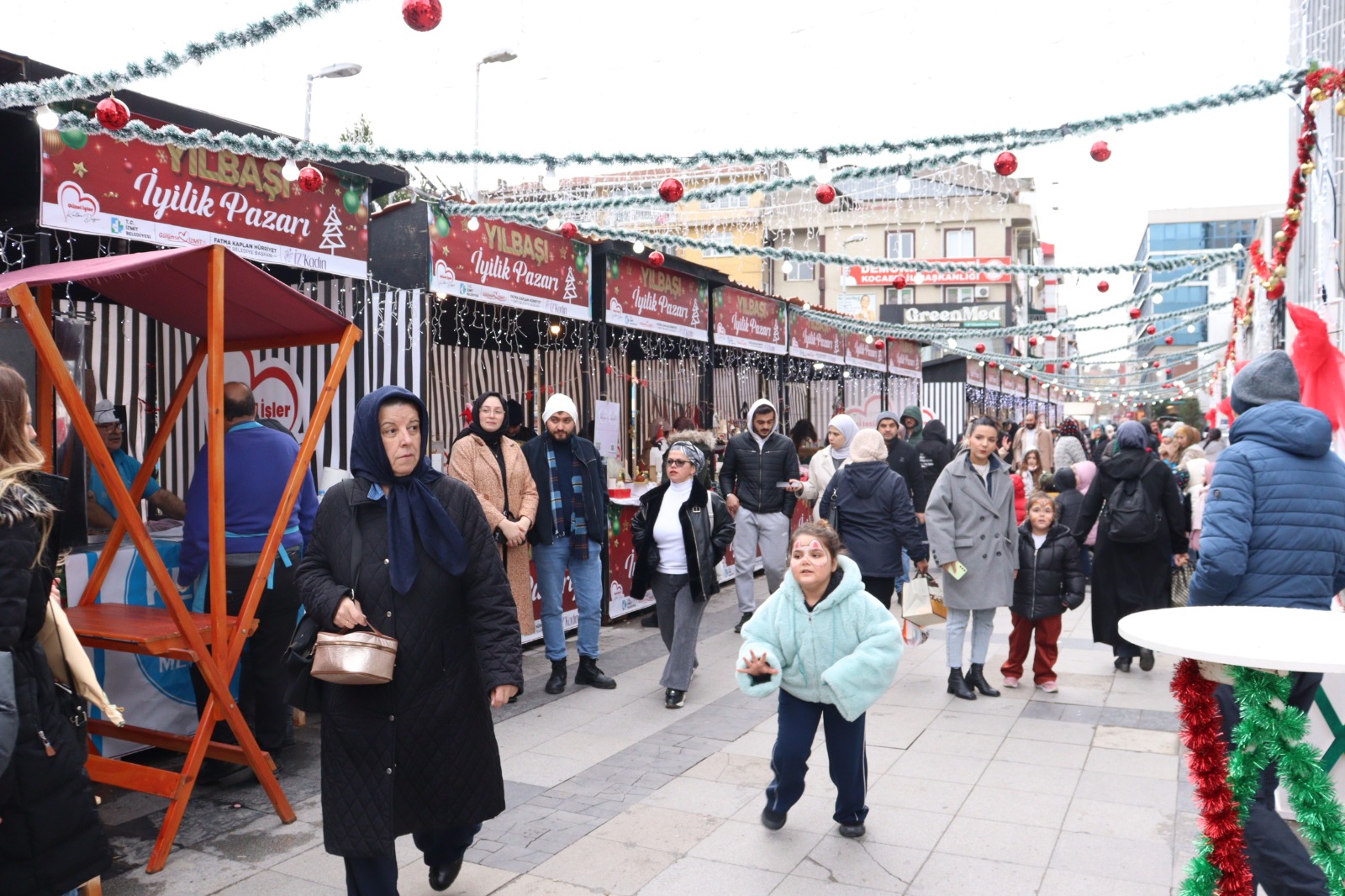 Izmitte yilbasi etkinlikleri ziyaretçi akinina ugradi (4)