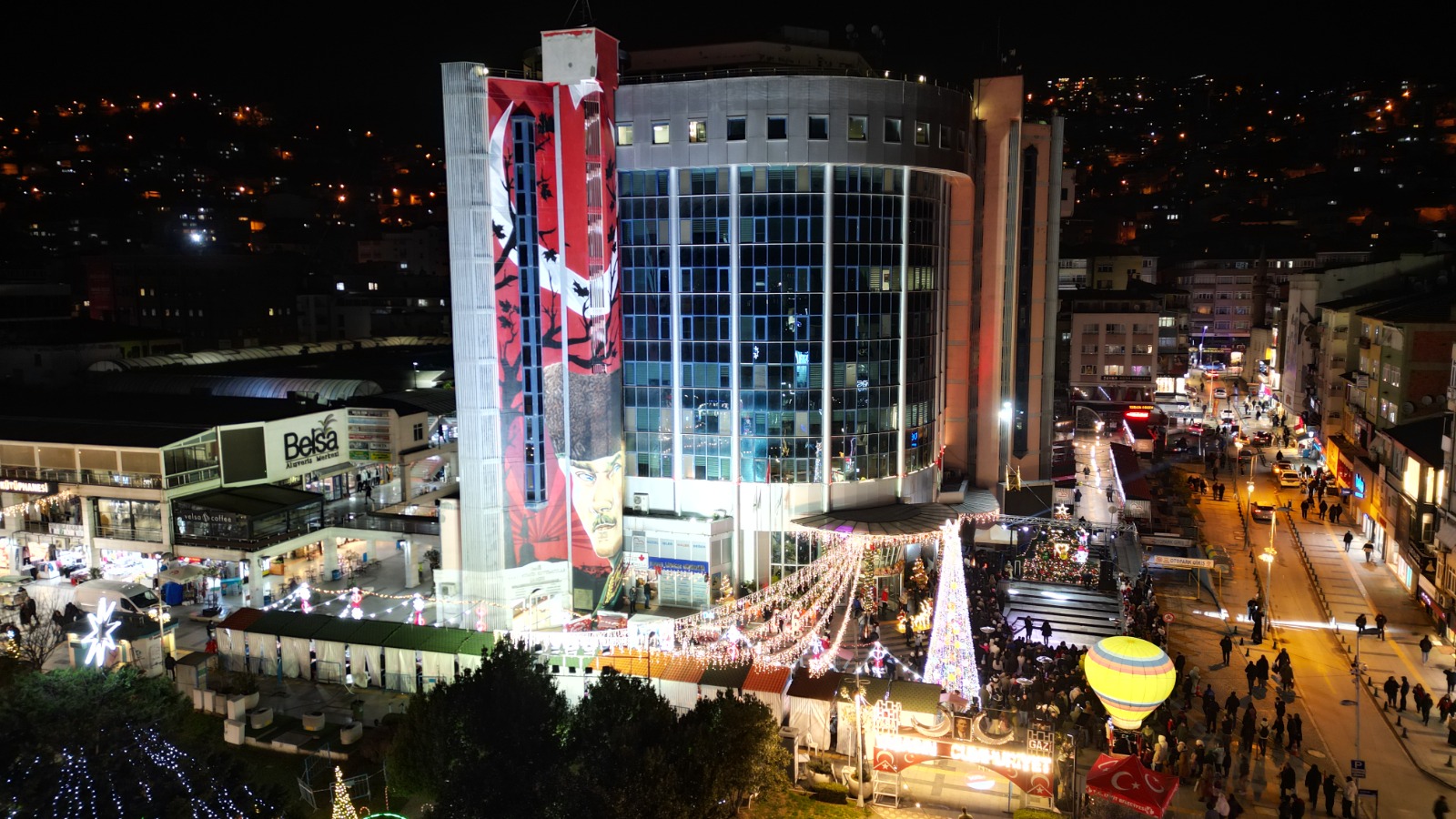 Izmitte yilbasi etkinlikleri ziyaretçi akinina ugradi (8)