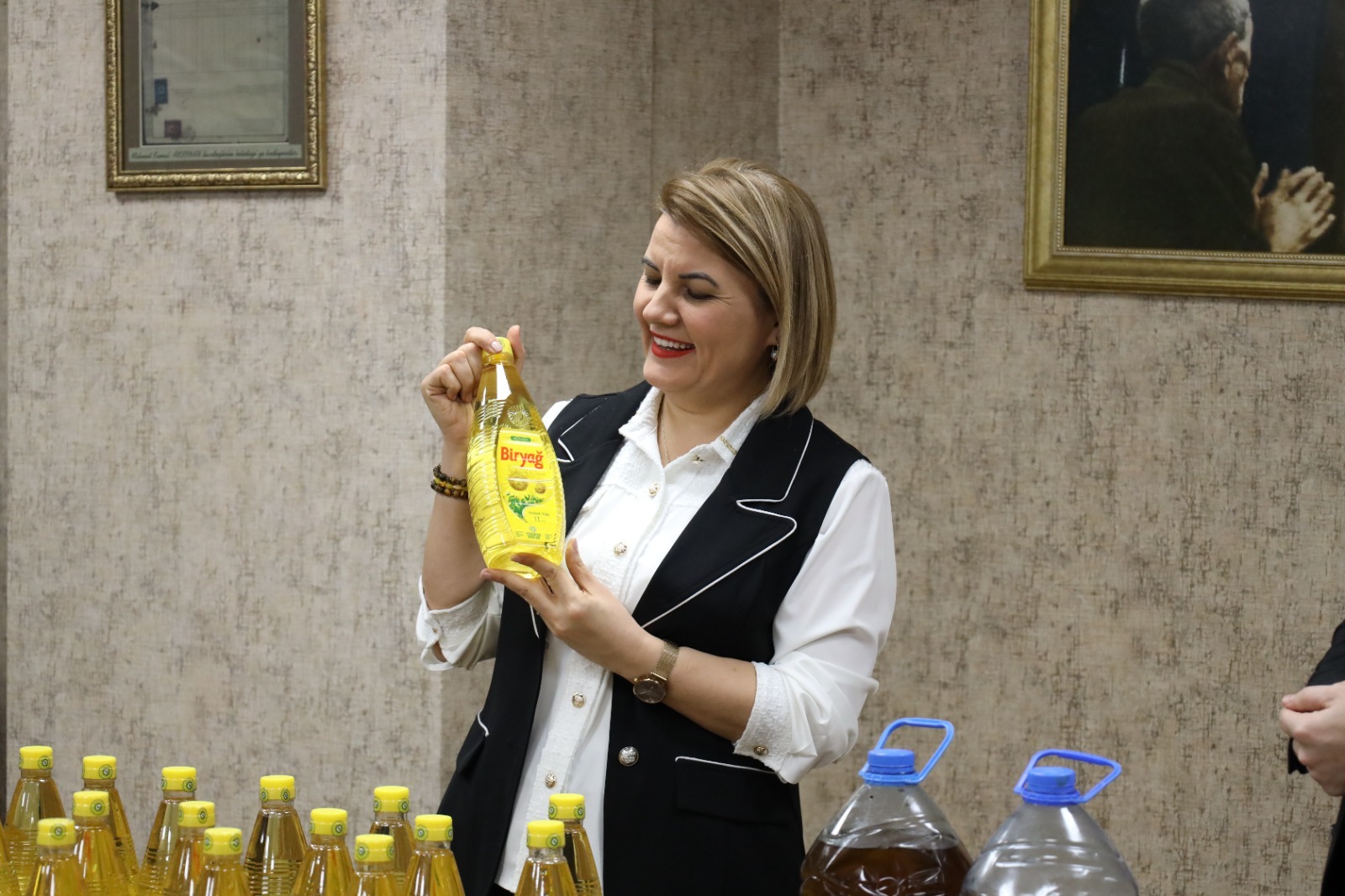 “5 litre atık yağ biriktirene ücretsiz 1 litre temiz yağ veriyoruz” (1) “5 litre atık yağ biriktirene ücretsiz 1 litre temiz yağ veriyoruz” (1)