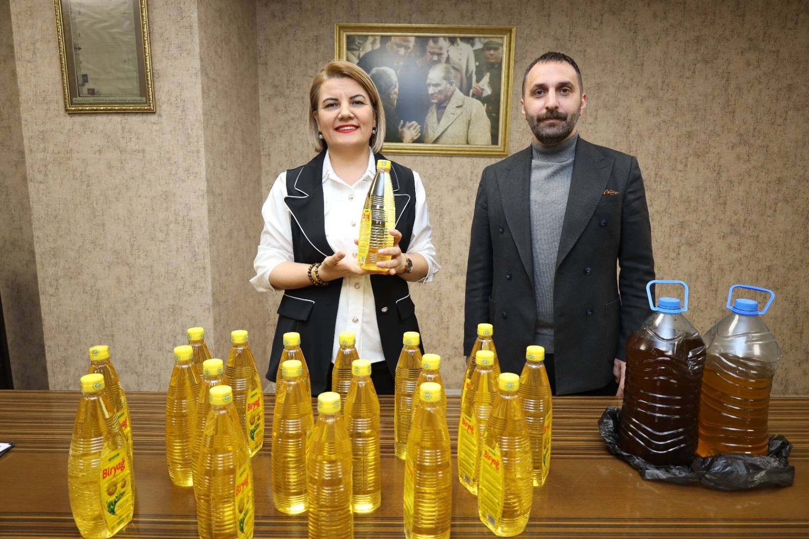 “5 litre atık yağ biriktirene ücretsiz 1 litre temiz yağ veriyoruz” (4) “5 litre atık yağ biriktirene ücretsiz 1 litre temiz yağ veriyoruz” (4)