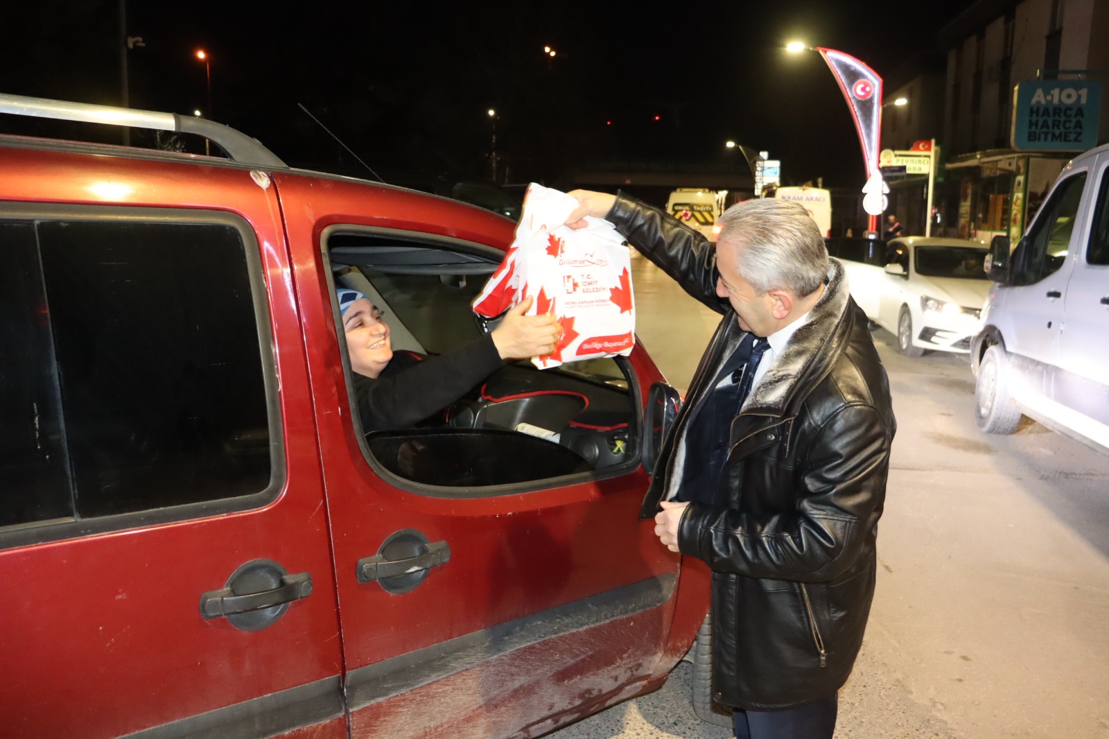 Alikahyalı emekçiler güne İzmit Belediyesinin ikramlarıyla başladı (3)